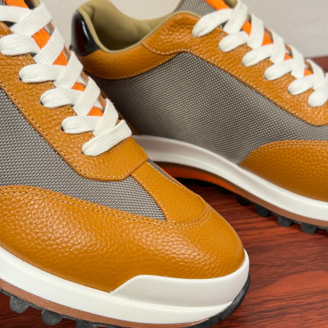 Batch 740 HERMES/Hermès men’s new sports shoes, rhythmic casual shoes: crafted with luxurious materials, luxurious walking experience! The upper is made of top-grade calfskin, with a fine texture like silk caressing the fingertips. The flexible texture is suitable for a variety of scenes; some shoes are integrated with breathable mesh, and the light breathing makes your steps refreshing at all times. The sole is made of high-elastic rubber composite material, and the carefully carved patterns give strong grip, making every step as stable as stepping on the clouds. At the same time, the cushioning and shock-absorbing technology is hidden in it, quietly eliminating the impact of the road. From urban commuting to outdoor walking, Hermès uses luxurious materials and craftsmanship to make every step a double luxury of texture and comfort, showing the brand's ultimate pursuit of details and quality in every inch. Size: 39-40-41-42-43-44 leather shoe size (can be customized to 38.45.46) Item number: H25286 leather mesh orange